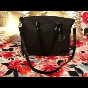 Michael kors jet set logo purse